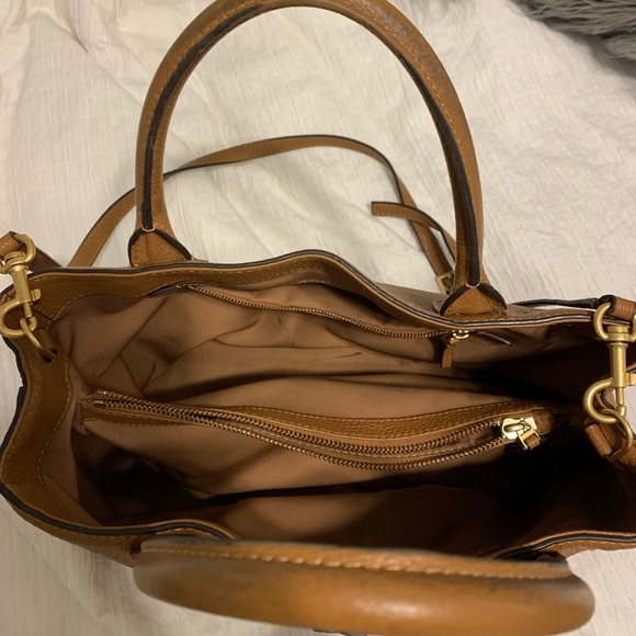 SOLD๐ด Tory Burch McGraw Triple Compartment - Picture 4 of 5